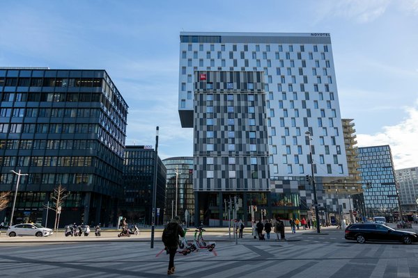 Comment monter une exposition de photographies sur le thème des saisons?